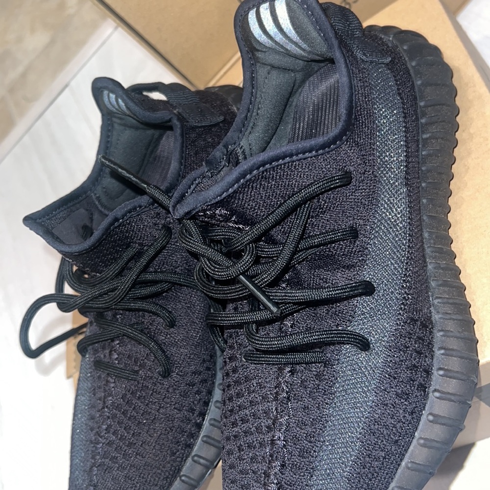Yeezy - Picture 3 of 4